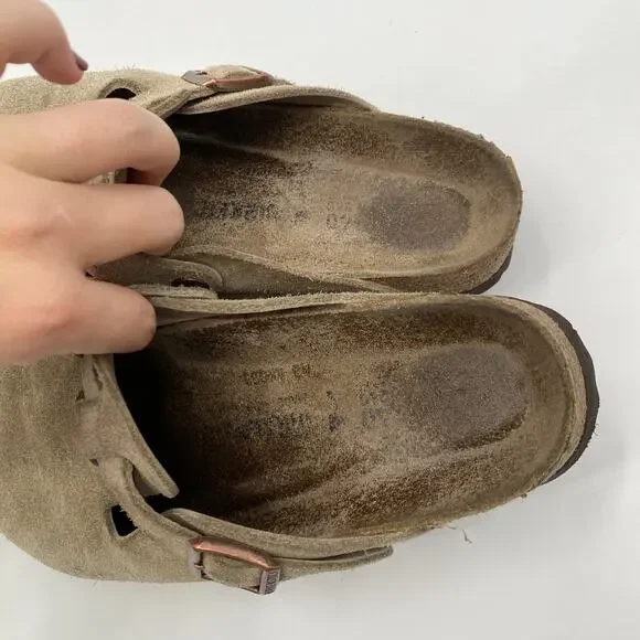 Birkenstock Boston Soft Footbed Clogs in taupe suede - Picture 4 of 8